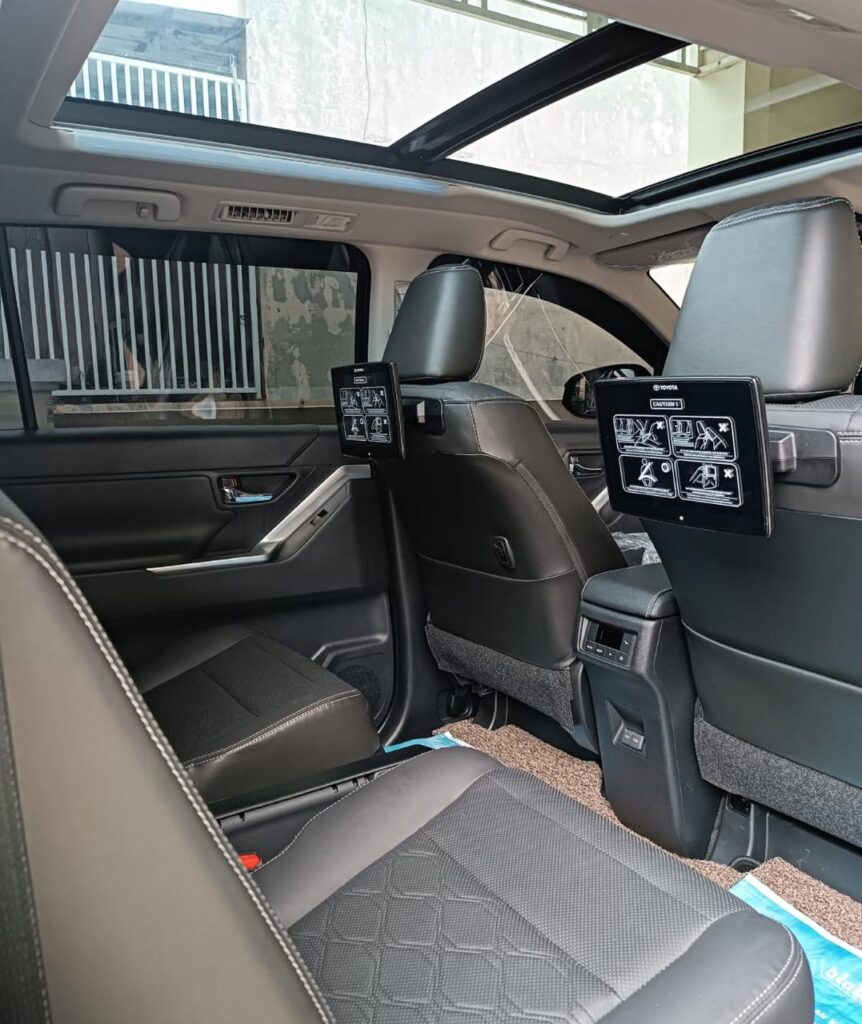 Rental toyota land cruiser terbaru